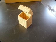 Scatola in legno con coperchio